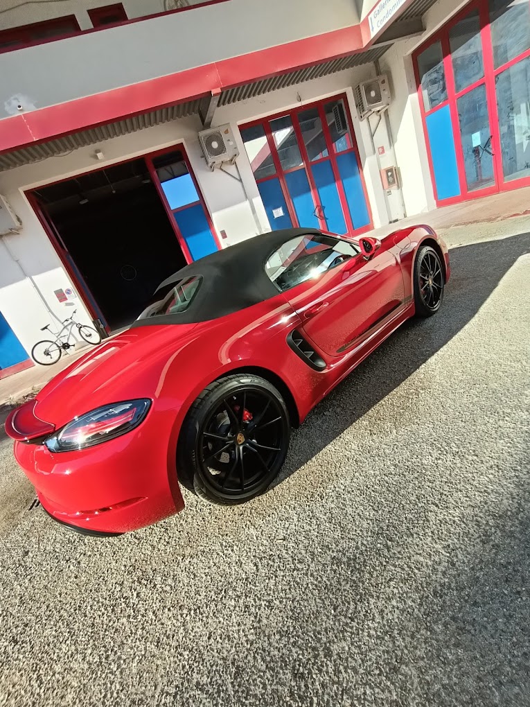 Porsche rossa dopo il trattamento